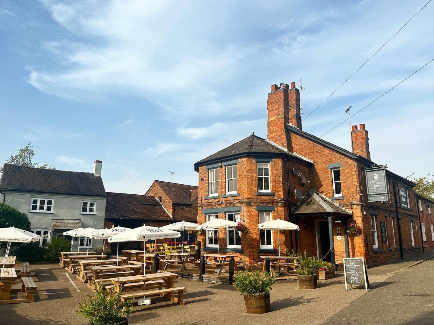 The Unicorn Inn Newton Solney Exterior foto