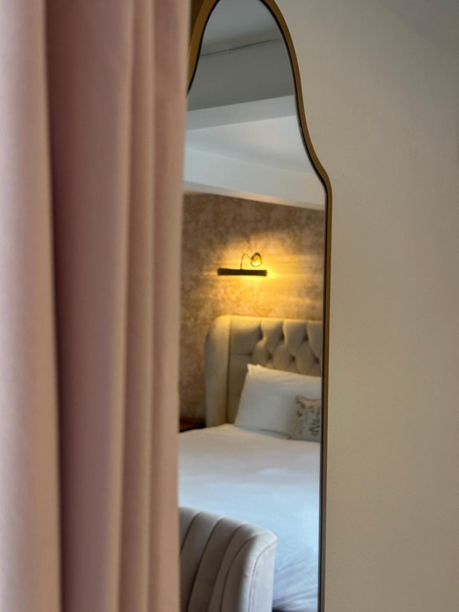 The Unicorn Inn Newton Solney Zimmer foto